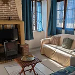 Vivez Dans Un Magnifique Village Normand De La Halle