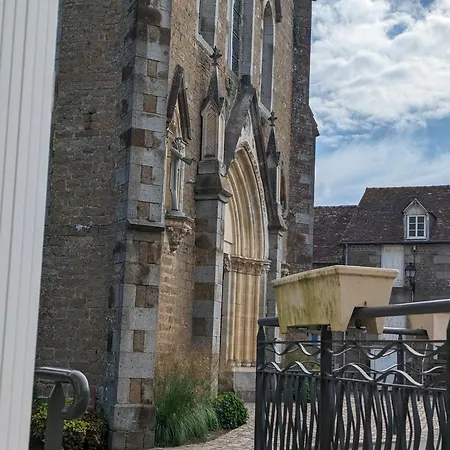 Vivez Dans Un Magnifique Village Normand De La Halle *