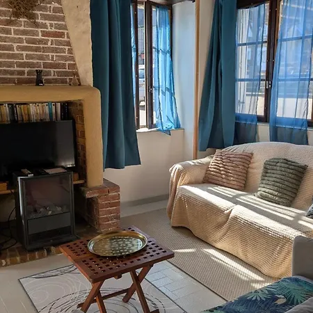Vivez Dans Un Magnifique Village Normand De La Halle